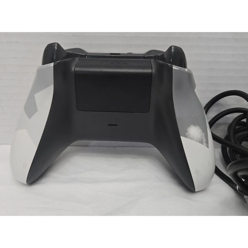 Lot Of 2 Microsoft‎ Xbox Controllers Wireless Winter Forces / Joytech Neo Wired